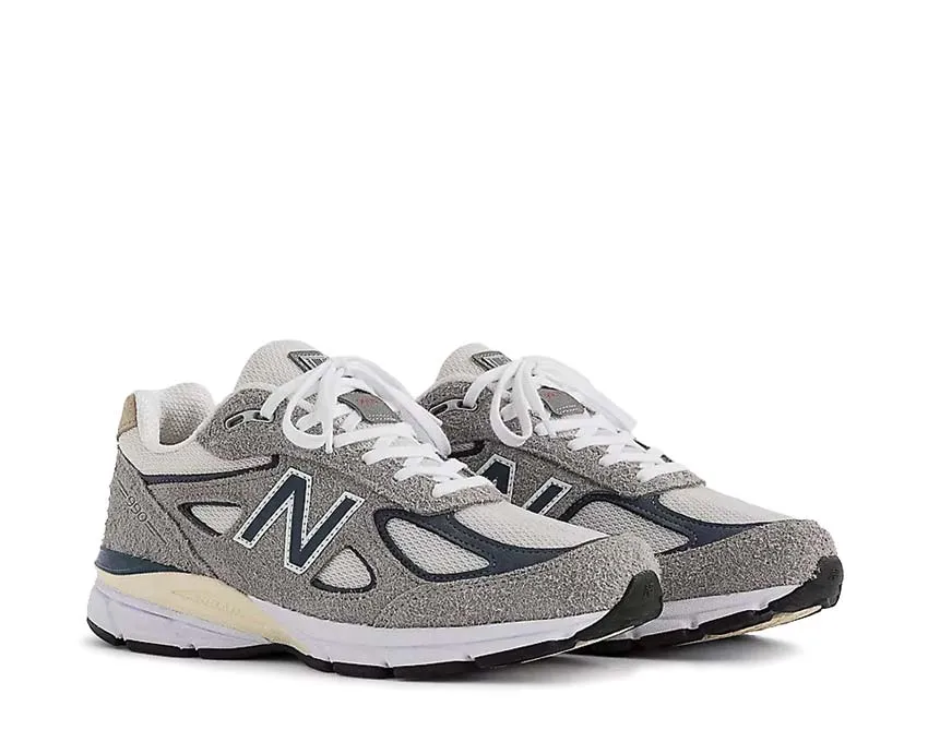 New Balance 990v4