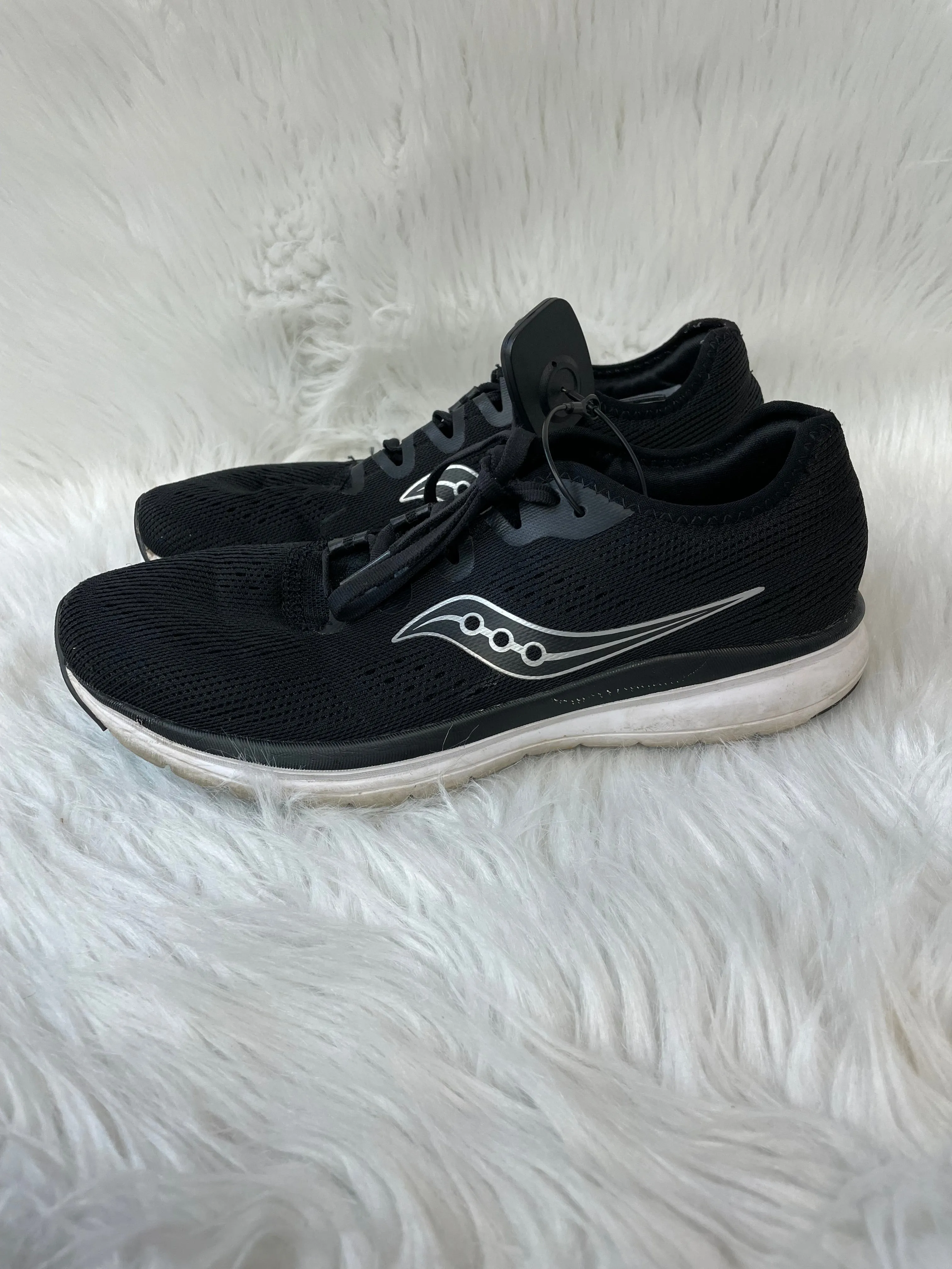 Shoes Athletic By Saucony In Black & Silver, Size: 10.5